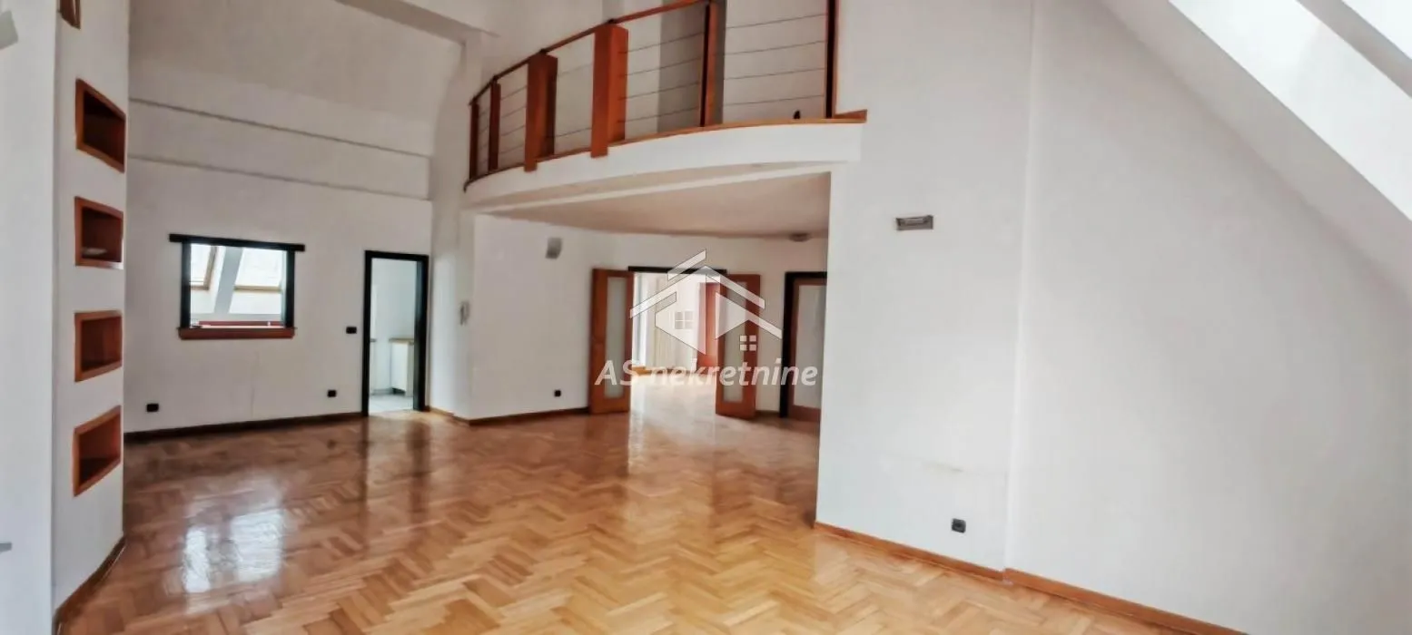 Prodaja, stan, 207m², Kalenić Pijaca, Vračar Sve Podlokacije