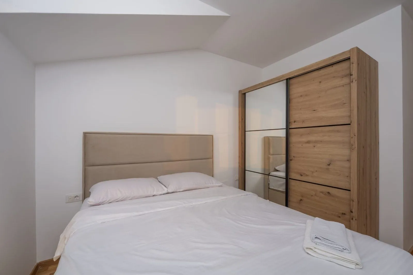 Izdavanje, dvosoban stan, 63m², Stari Aerodrom, Podgorica