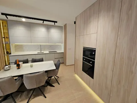 Prodaja, trosoban stan, 86m², Centar, Budva - image 4