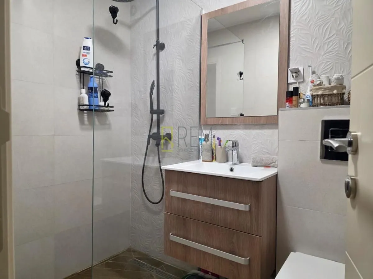 Prodaja, dvosoban stan, 77m², Blok 5, Podgorica