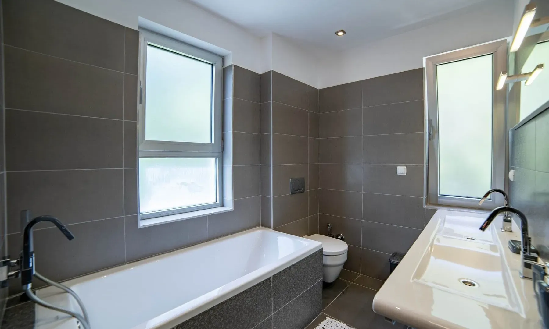 Prodaja, kuća, 405m², Strp, Kotor
