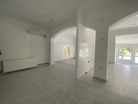 Izdavanje, poslovni prostor, 97m², Petrovaradin, Novi Sad