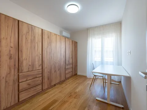 Izdavanje, dvosoban stan, 73m², Central Point, Podgorica - image 8