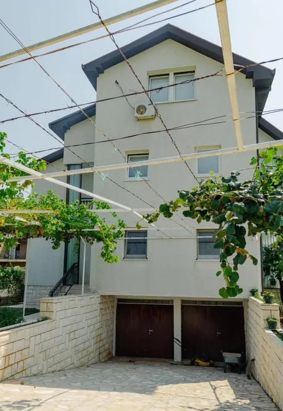 Prodaja, kuća, 400m², Zagorič, Podgorica