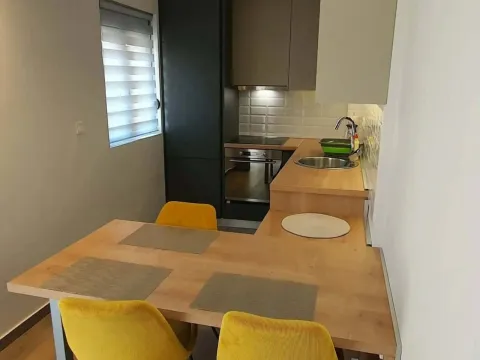Izdavanje, jednosoban stan, 50m², Centar, Tivat - image 4