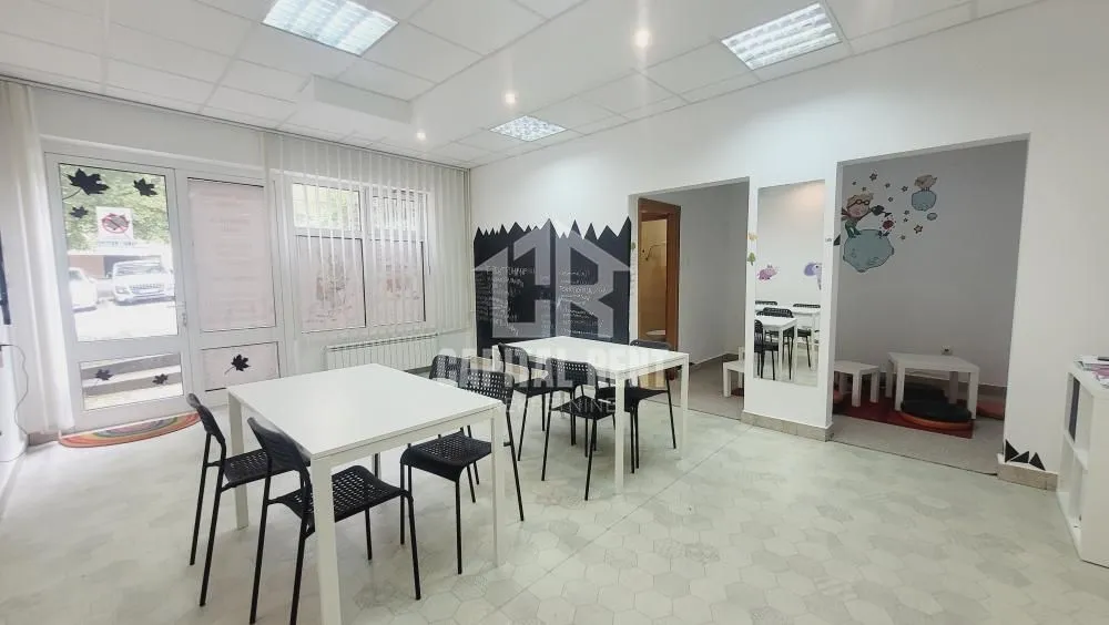 Izdavanje, poslovni prostor, 38m², Žarkovo, Beograd