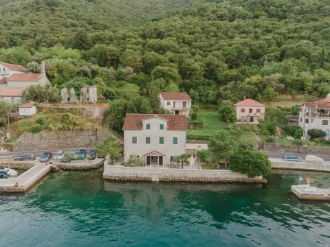Izdavanje, kuća, 350m², Kostanjica, Kotor - image 2