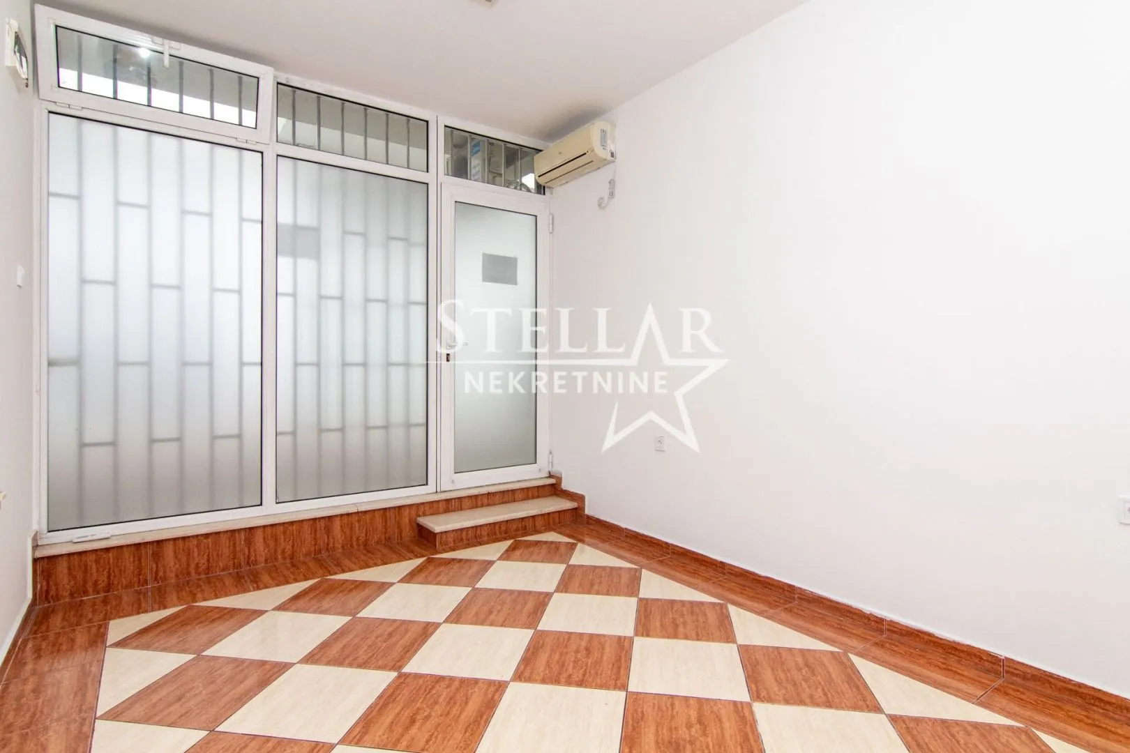 Izdavanje, poslovni prostor, 15m², Preko Morače, Podgorica