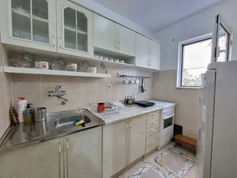 Rent, two bedroom apartment, 52m², Budva, Crna Gora - image 4