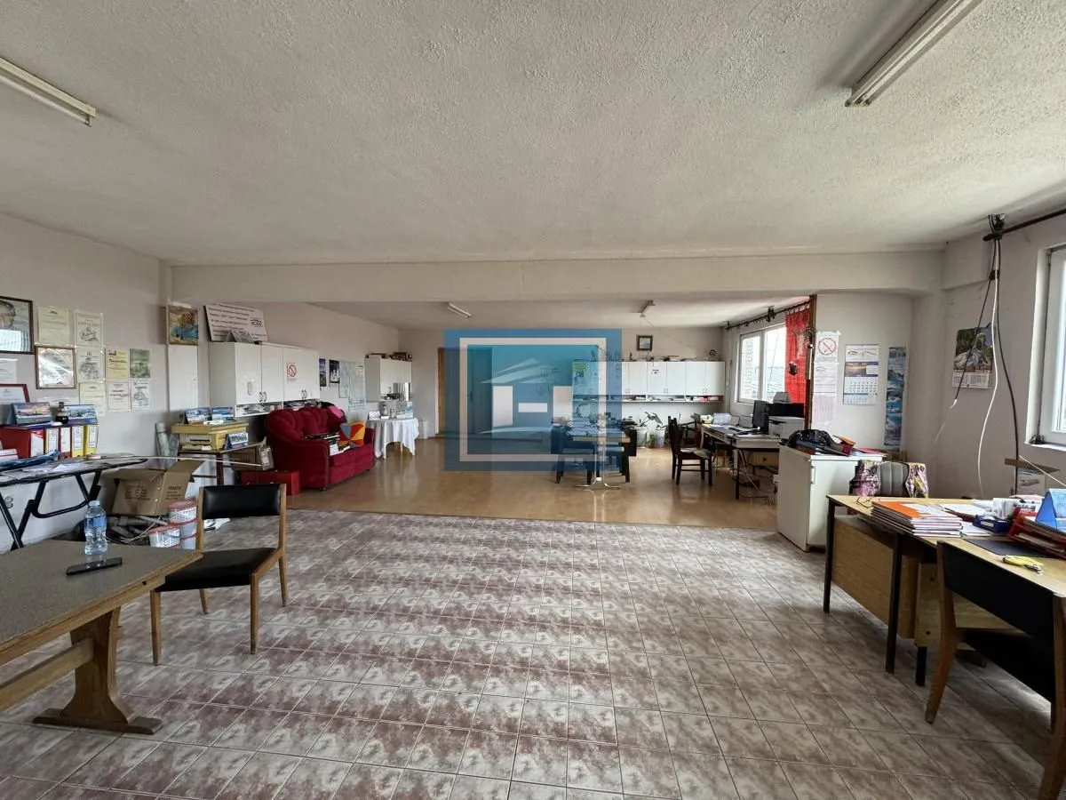 Izdavanje, poslovni prostor, 750m², Mijatovac, Ćuprija