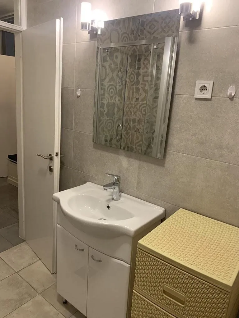Izdavanje, jednosoban stan, 58m², Preko Morače, Podgorica