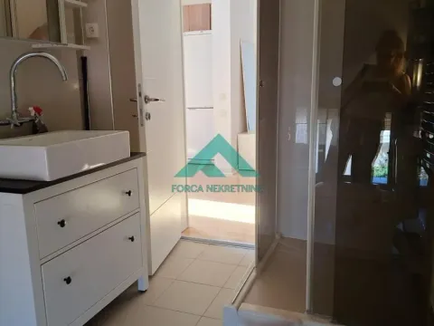 Izdavanje, četvorosoban stan, 110m², Savski Venac, Beograd - image 23