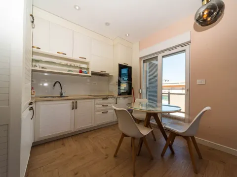 Izdavanje, jednosoban stan, 55m², City Kvart, Podgorica - image 4