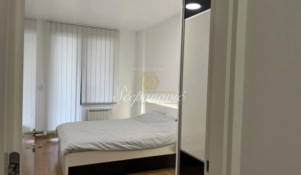 Izdavanje, dvosoban stan, 56m², Centar, Novi Sad