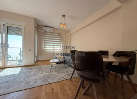 Living room with dining area and access to the terrace. - image 5