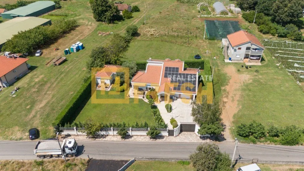 Prodaja, kuća, 304m², Kokoti, Podgorica