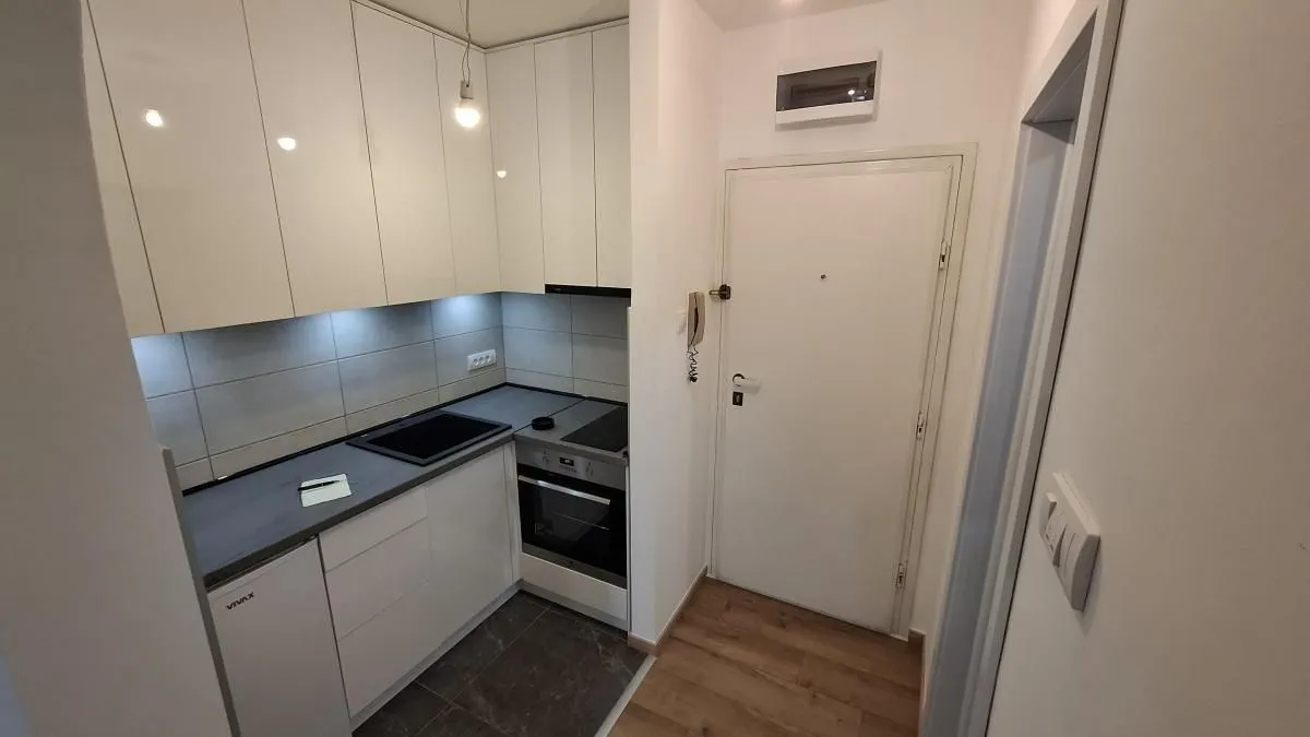 Izdavanje, garsonjera, 28m², Centar, Novi Sad