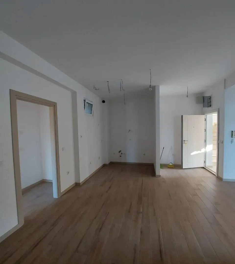 Prodaja, dvosoban stan, 100m², Donja Lastva, Tivat