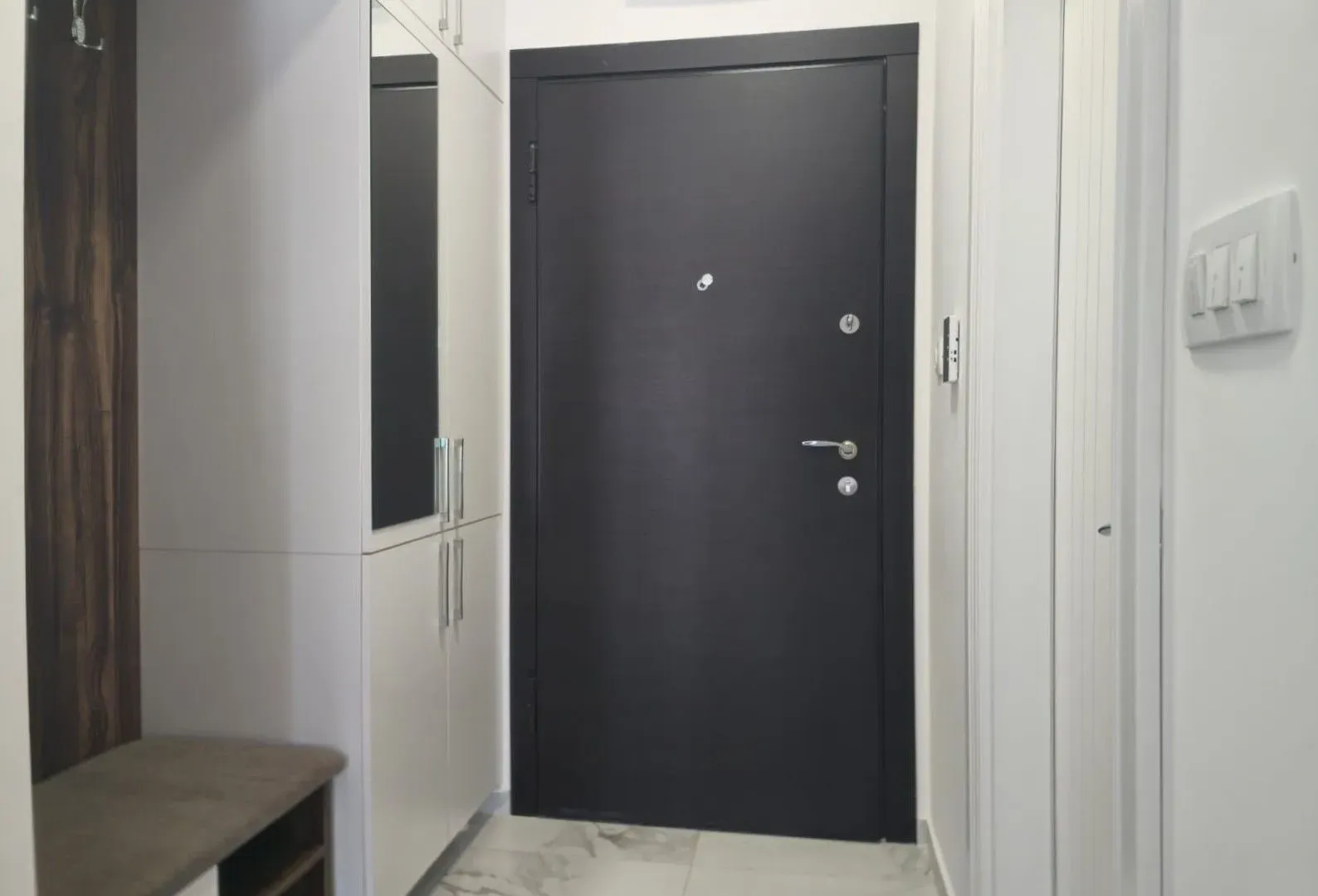Izdavanje, jednosoban stan, 44m², Central Point, Podgorica