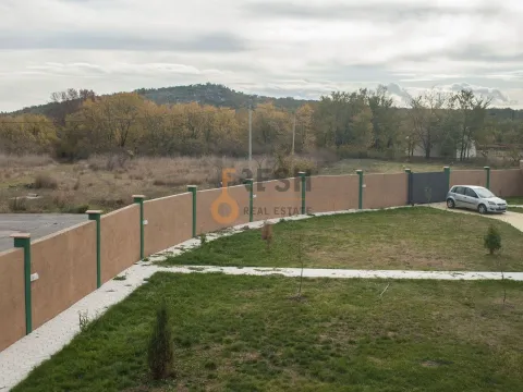 Sale, house, 400m², Ostalo, Podgorica - image 17