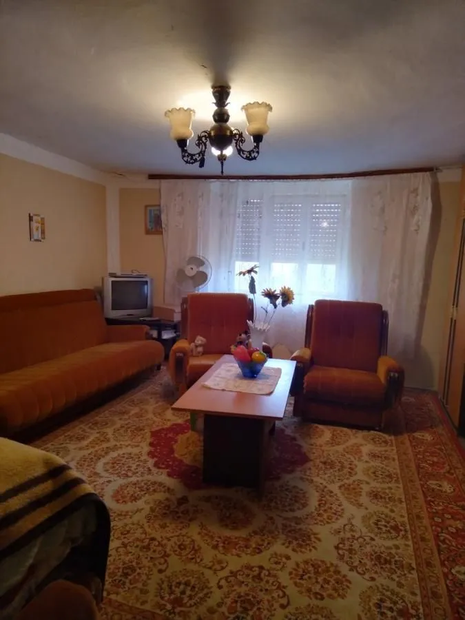 Prodaja, kuća, 130m², Taraš, Zrenjanin