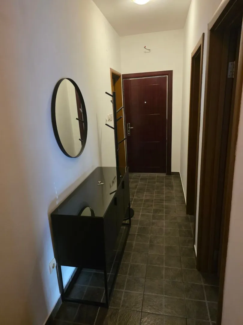 Izdavanje, dvosoban stan, 80m², Stari Aerodrom, Podgorica