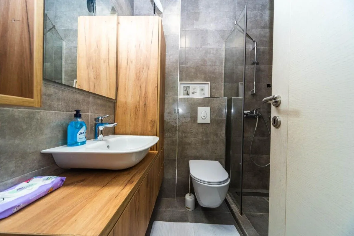 Izdavanje, trosoban stan, 95m², Dalmatinska ulica, Podgorica