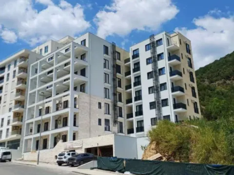 Rent, one bedroom apartment, 50m², Bečići, Budva