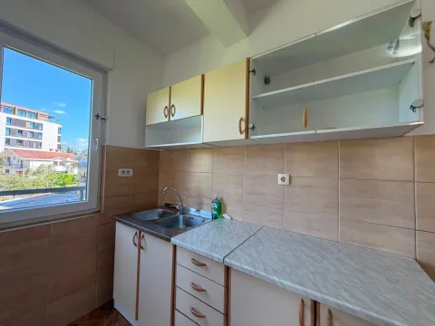Rent, three bedroom apartment, 107m², Vezirov Most, Podgorica - image 13