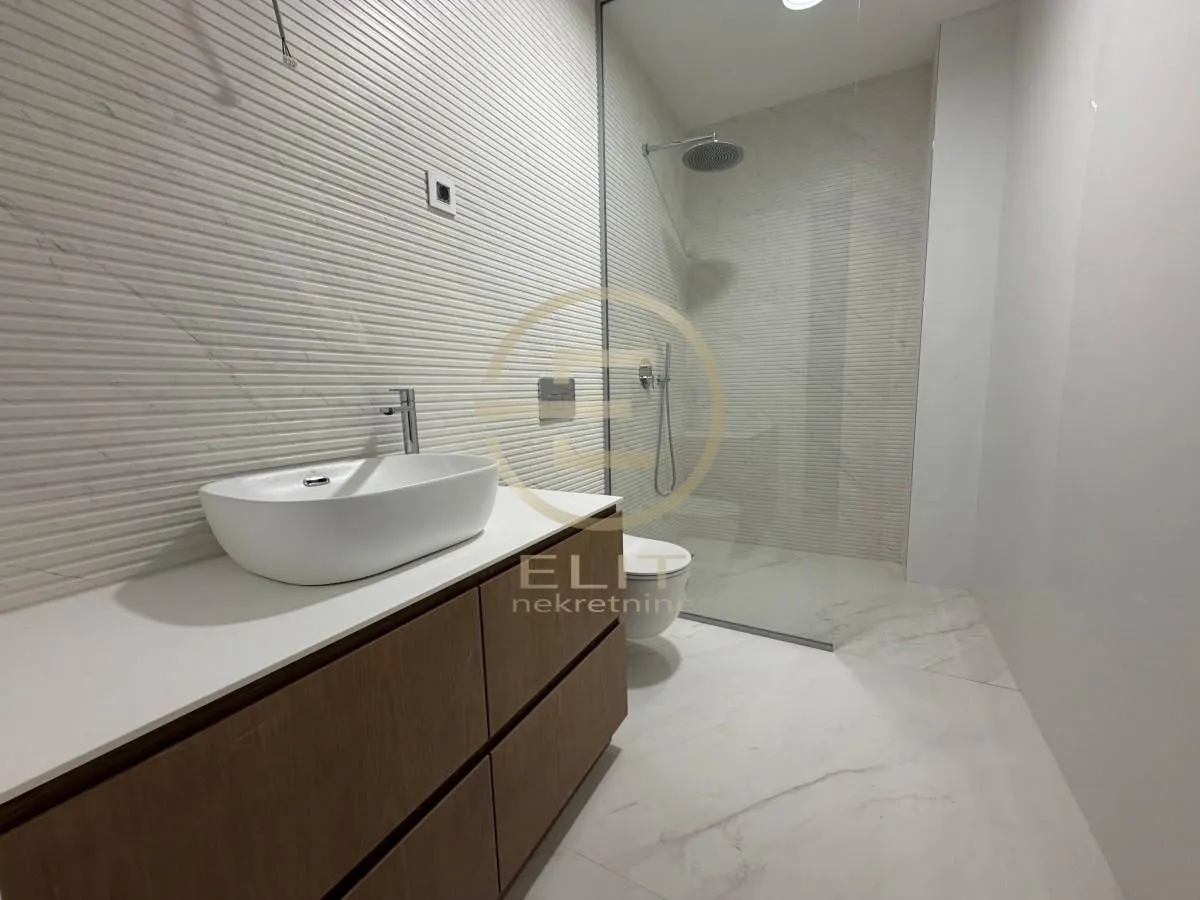 Prodaja, stan, 100m², Stari grad, Novi Sad