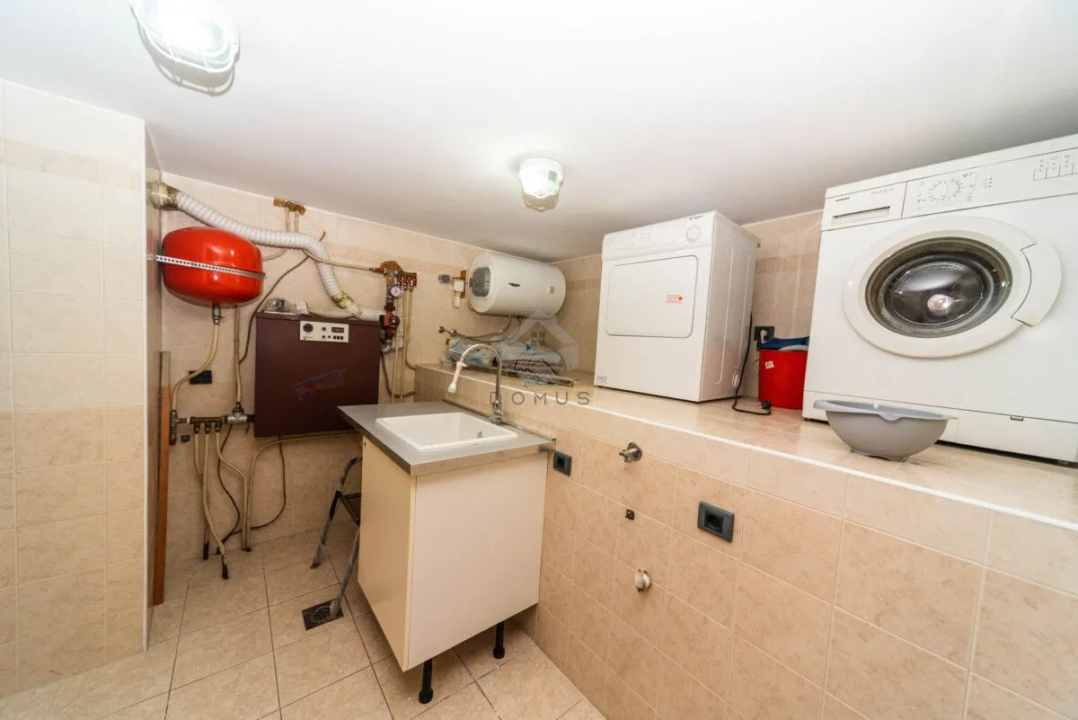 Rent, house, 270m², Gorica C, Podgorica