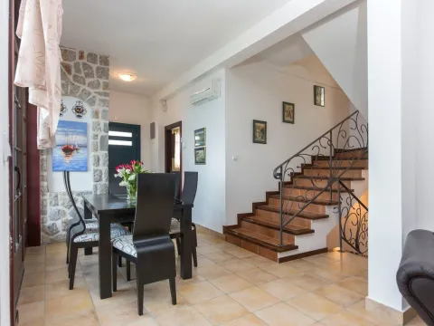 Sale, house, 235m², Kostanjica, Kotor - image 12