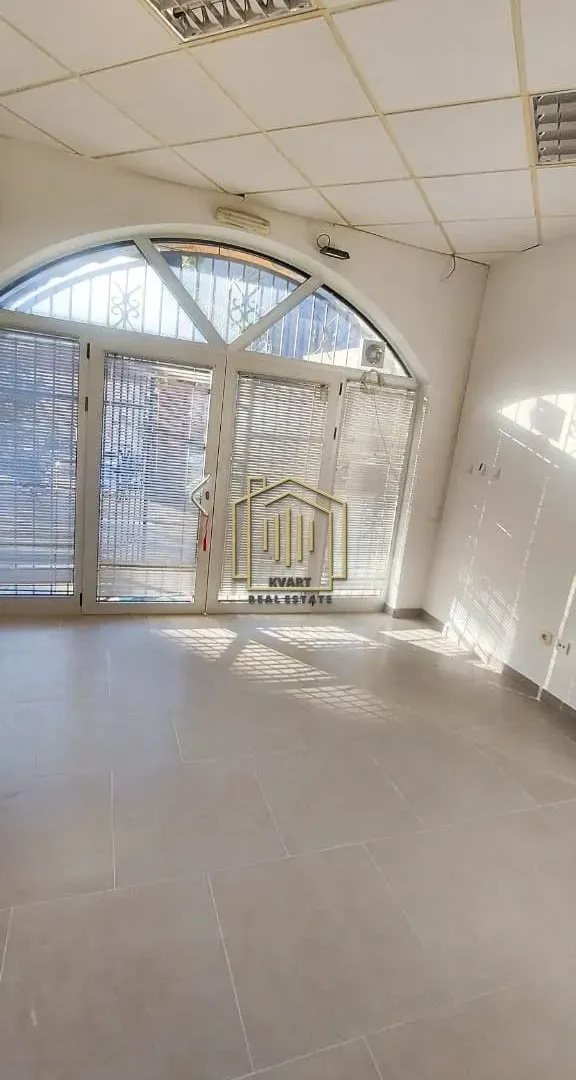 Izdavanje, poslovni prostor, 30m², Dobrota, Kotor