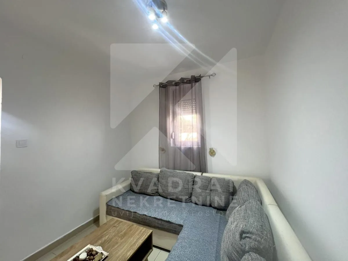 Smaller living room with a sectional sofa and a window.