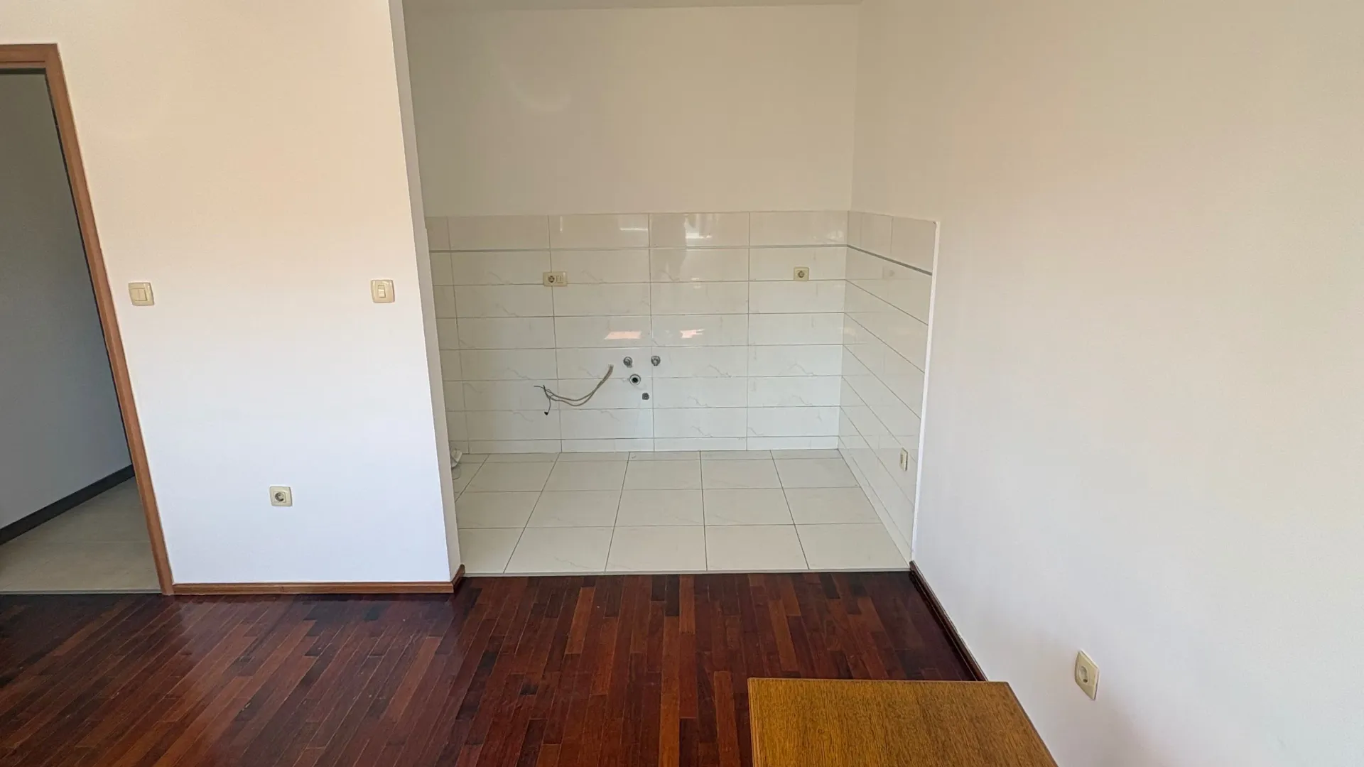 Izdavanje, jednosoban stan, 43m², Stari Aerodrom, Podgorica
