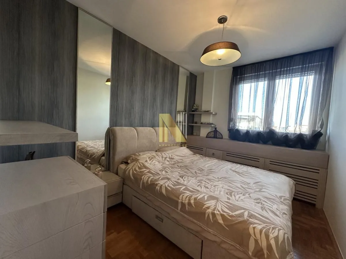 Prodaja, četvorosoban stan, 110m², Socijalno, Novi Sad Sve Podlokacije