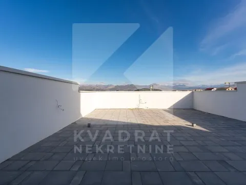 Izdavanje, trosoban stan, 208m², Zabjelo, Podgorica - image 18