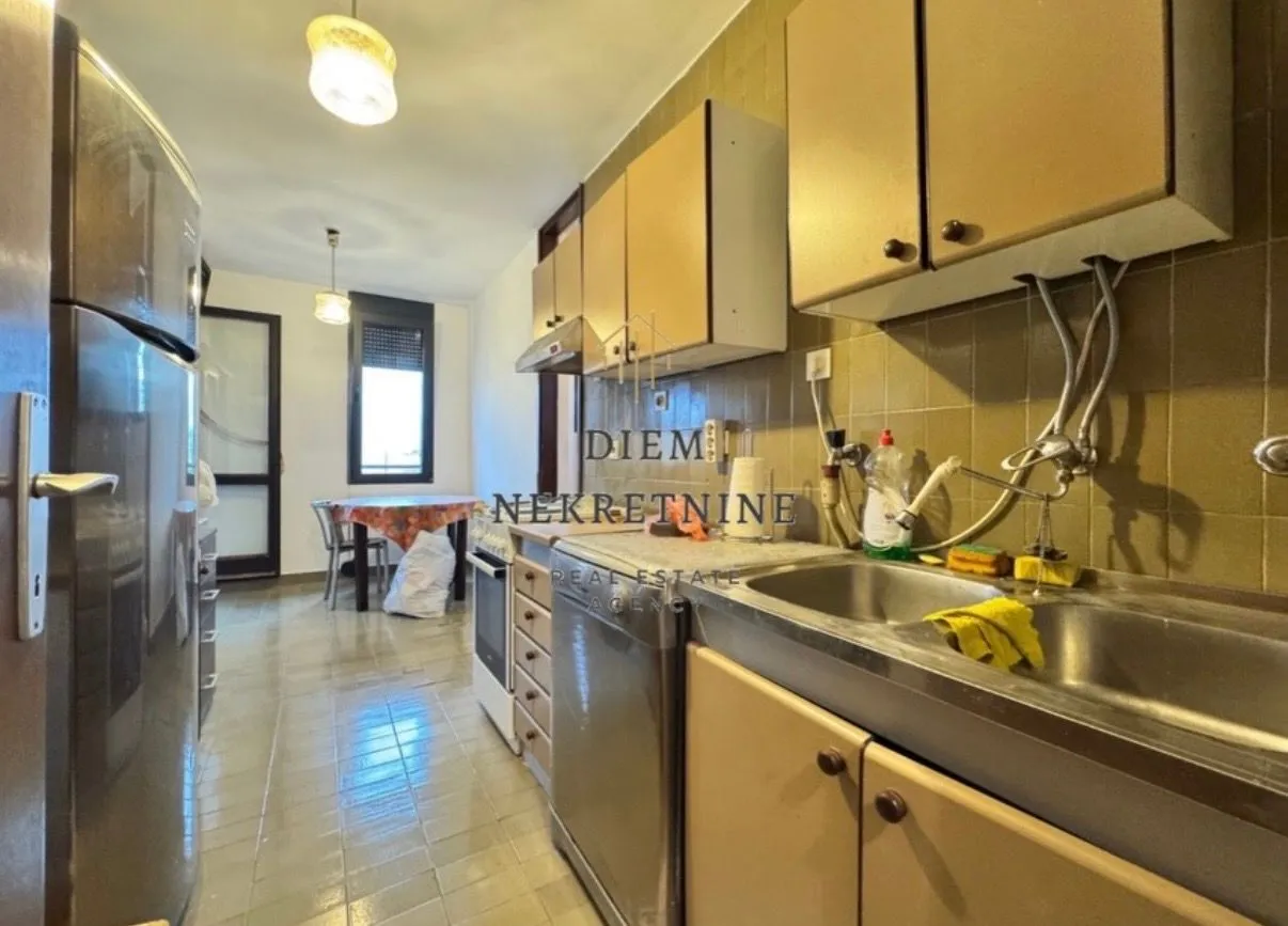 Prodaja, trosoban stan, 96m², Blok 6, Podgorica