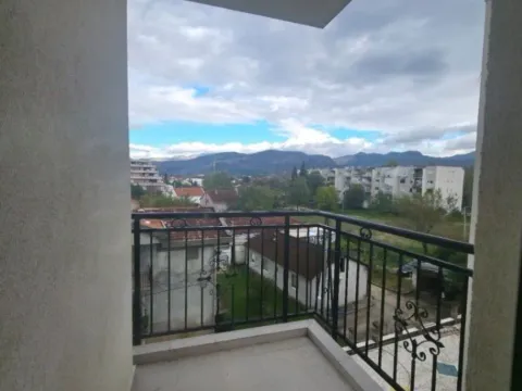Izdavanje, jednosoban stan, 45m², City Kej, Podgorica - image 3