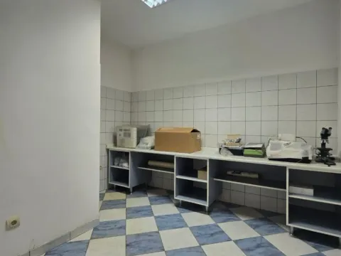 Izdavanje, poslovni prostor, 80m², Centar, Nikšić - image 7