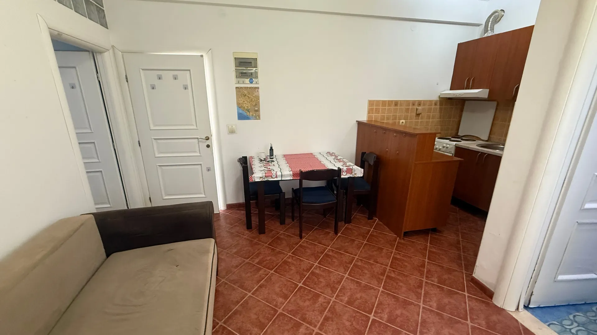 Izdavanje, jednosoban stan, 27m², Đenovići, Herceg Novi