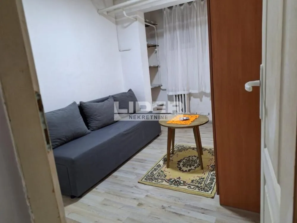 Izdavanje, trosoban stan, 57m², Kanarevo Brdo, Beograd
