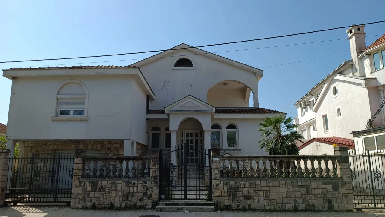 Sale, house, 380m², Ibričevina, Podgorica