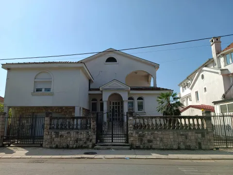 Sale, house, 380m², Ibričevina, Podgorica - image 1