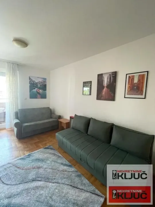 Izdavanje, garsonjera, 30m², Grbavica, Novi Sad Sve Podlokacije
