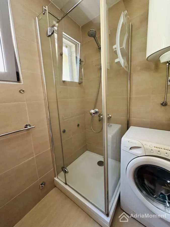 Prodaja, dvosoban stan, 81m², Dobrota, Kotor
