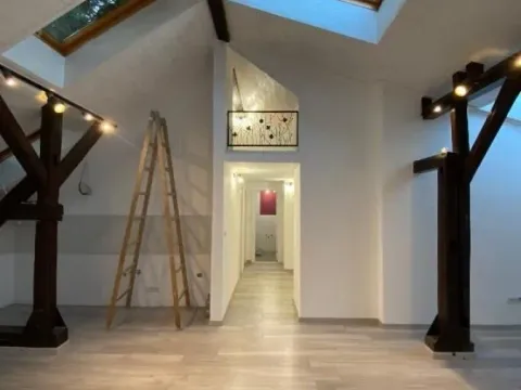 Izdavanje, kuća, 199m², Socijalno, Novi Sad Sve Podlokacije