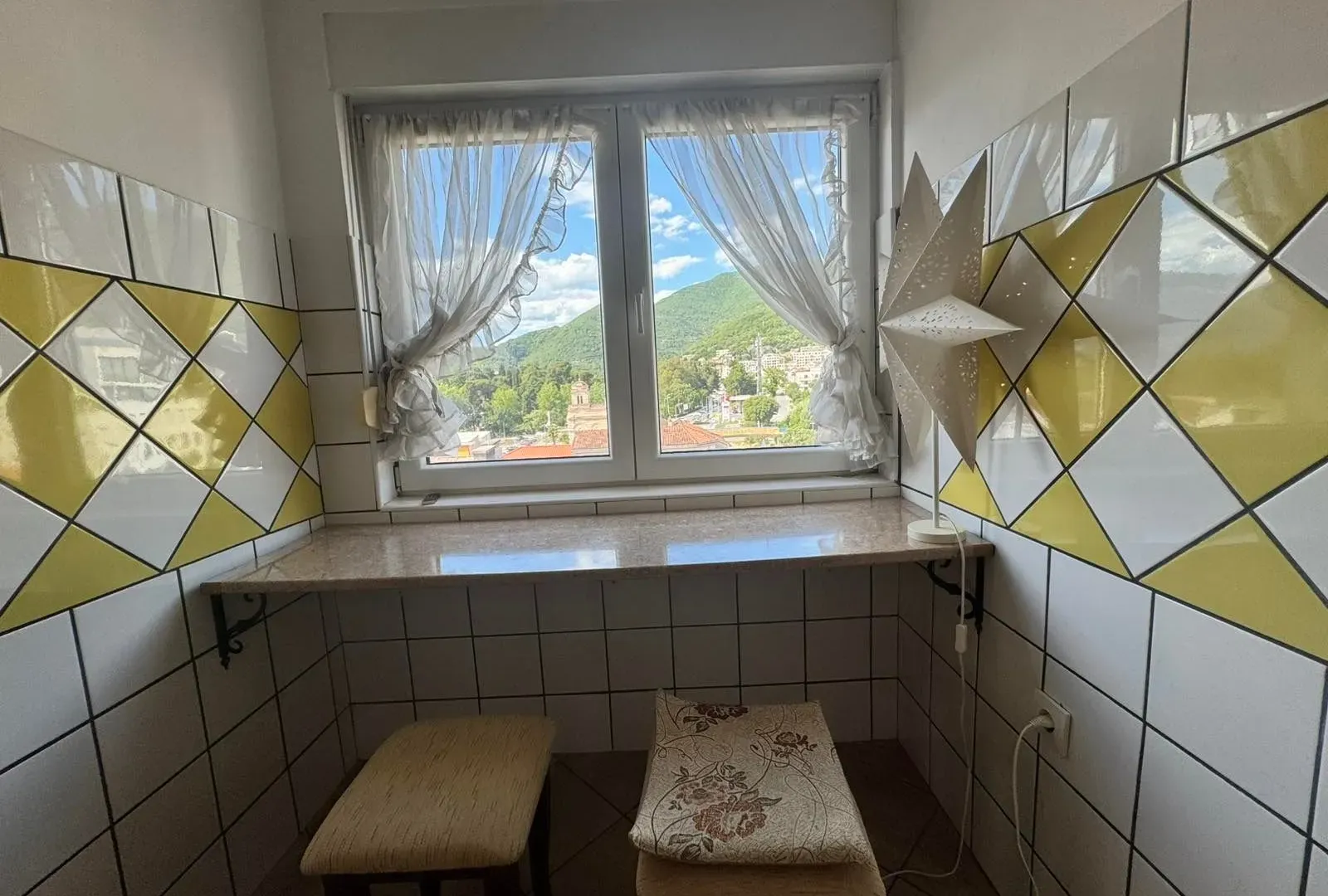 Rent, one bedroom apartment, 75m², Centar, Tivat