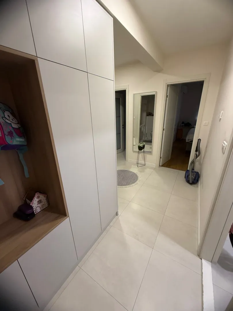 Izdavanje, dvosoban stan, 70m², Central Point, Podgorica