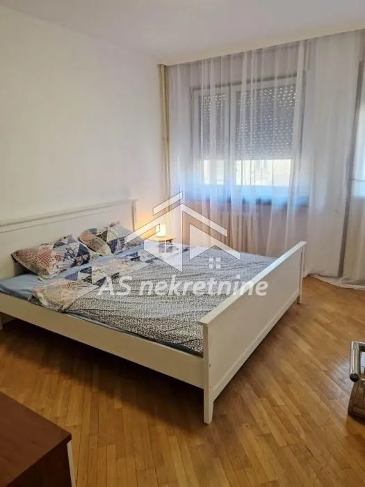 Izdavanje, četvorosoban stan, 102m², Vračar Hram, Vračar Sve Podlokacije